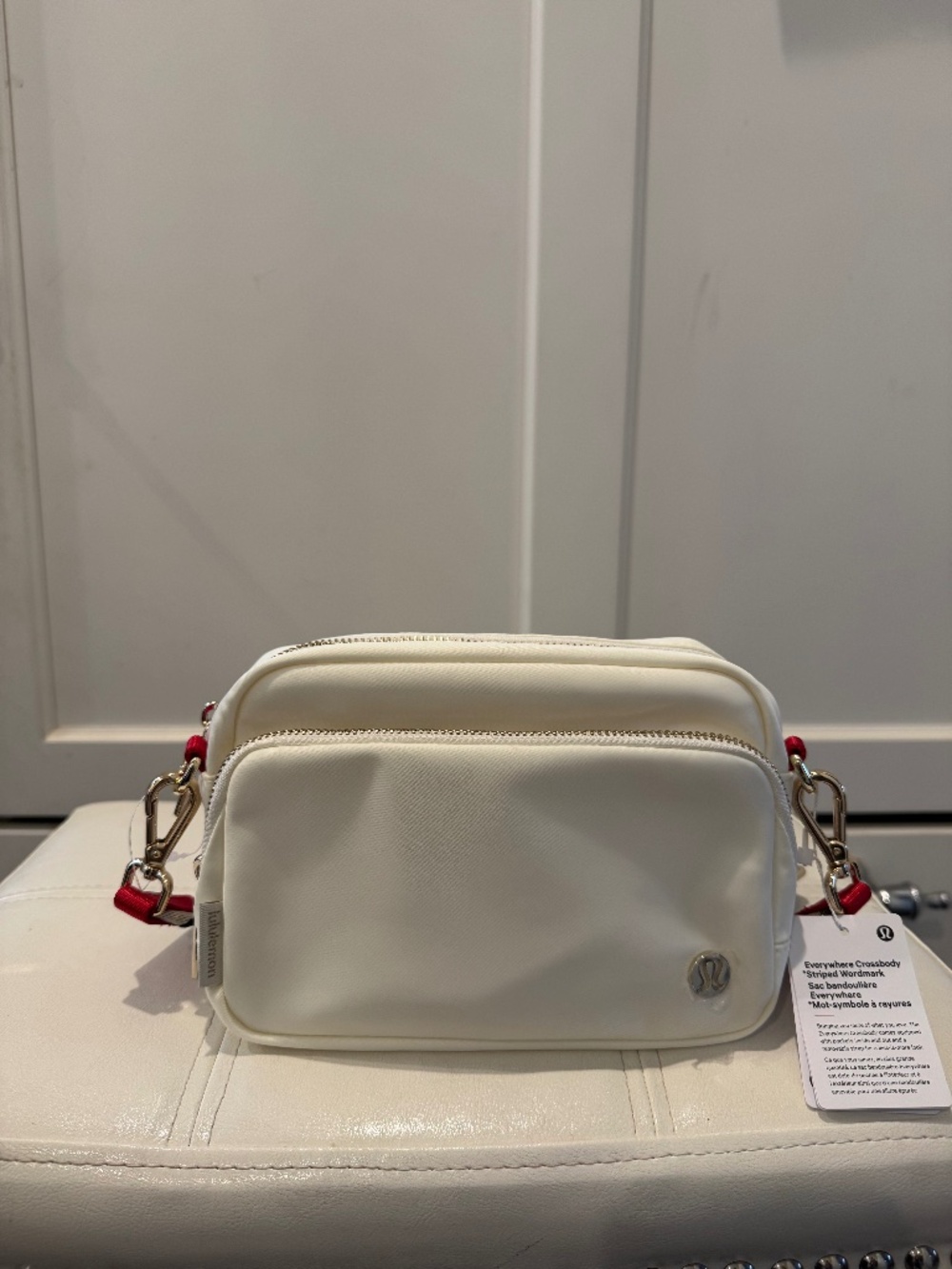 Lululemon Everywhere crossbody bag 2L - Coconut Ivory/Oxford Red